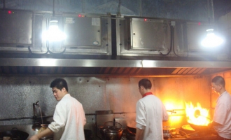 济源市28家餐饮单位安装油烟净化设备