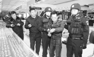 济源蒙面男凌晨连盗两家金店 偷走黄金等价值288万