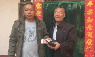 济源65岁老汉捡到价值10万余元的钱包归还 失主赞叹“济源人就是厚道” ...