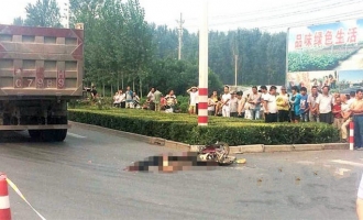 济渎大街与东环路交叉口发生交通事故 致两人遇难