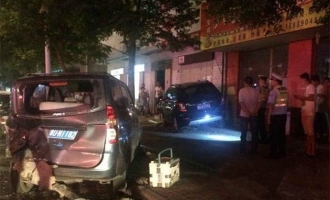 济源一男子疑似酒驾御驾街连撞两车后逃逸