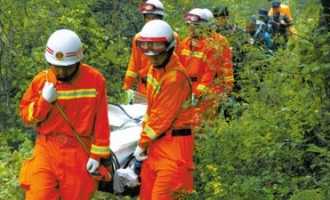 山西两驴友王屋山遇险 济源消防5小时深山营救