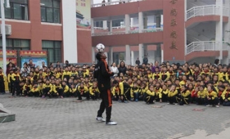 黄河路小学联合恒大皇马足球队成立青少年足球俱乐部