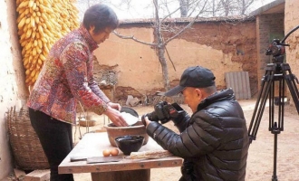 央视《是真的吗》节目组走进王屋山探秘土馍 
