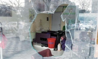 济源一理发店一年内玻璃被砸两次