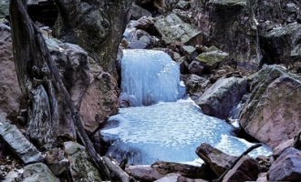 济源水洪池冰挂惹人醉