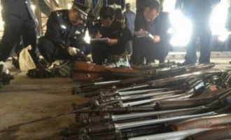 郑州警方在济源钢铁公司集中销毁非法枪爆物品
