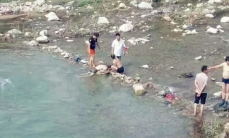 济源五指河畔 众村民勇救4落水男孩传佳话