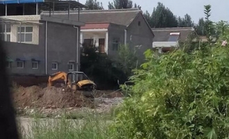 济源市苗店居委会一工地，挖掘机作业误操作致人死亡