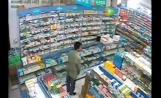 济源同一天两家店被偷 监控曝光小偷作案全过程