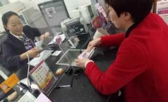 济源好人：取款莫名多出两千元 济源女教师主动退还