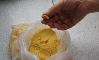 济源女子在超市买小米 回家没几天竟生了虫