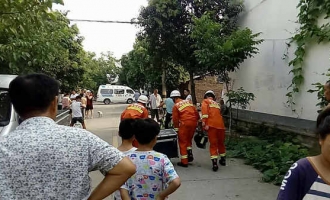 北勋村父子两人下厕所捞手机，中毒身亡