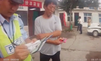 济源交警五大队查获一辆面包车，里面居然坐了14人！