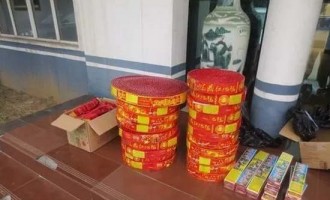 济源一婚庆店老板因非法储存、销售烟花爆竹被警方拘留