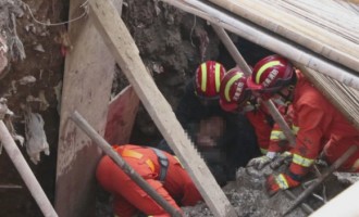 济源一施工工地塌方，一名消防员在救援时发现是自己父亲
